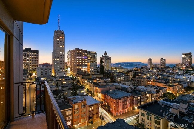 Building Photo - 1170 Sacramento St