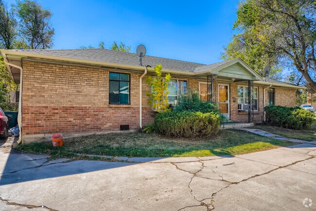 Building Photo - 1380 Balsam St