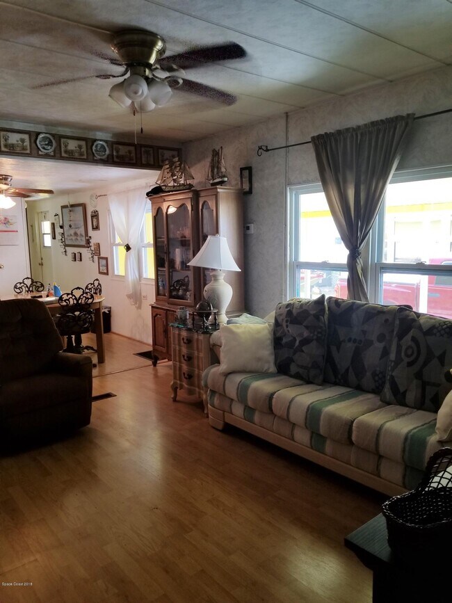 Foto del edificio - 197 Holiday Park Blvd NE