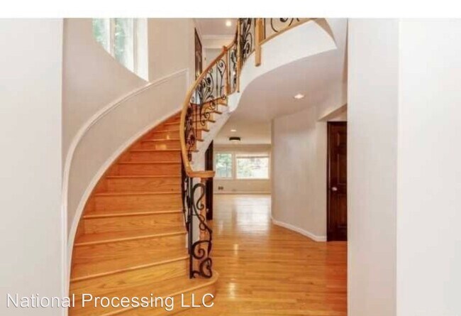 Building Photo - 4 br, 5 bath House - 3 8th Street