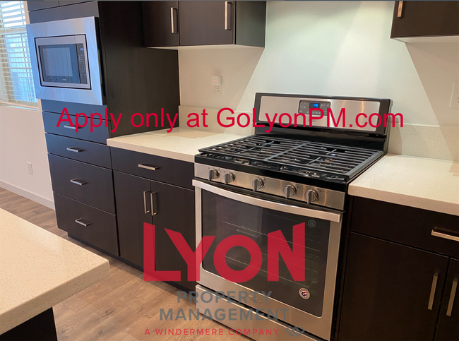 Building Photo - 1 bedroom, 2 bath condo with loft at the M...