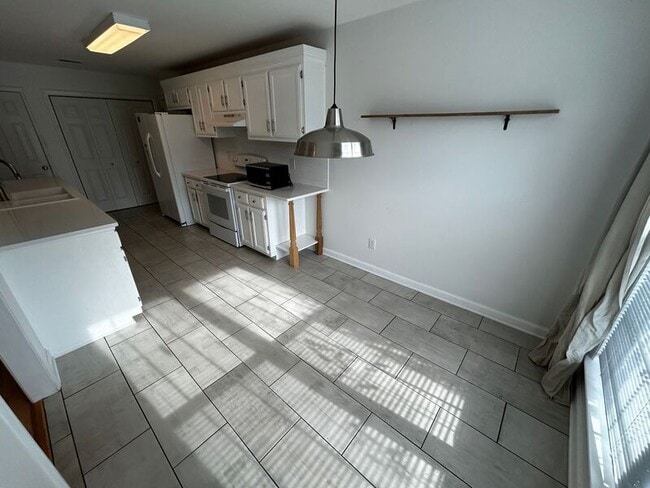 Building Photo - 2802 Kaye Dr
