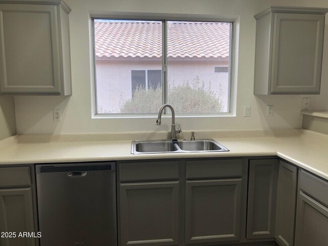 Foto del edificio - 735 E Baylor Ln