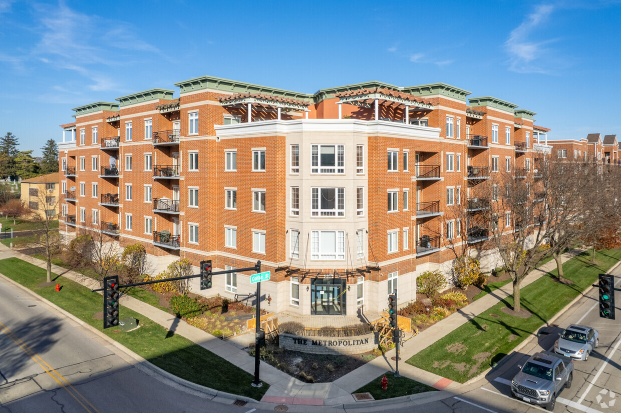 The Metropolitan - Apartments In Palatine, IL | Apartments.com