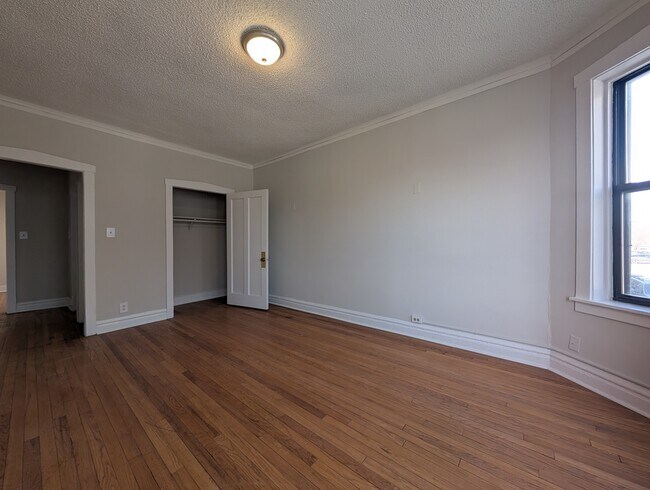 Building Photo - 1542 N Kedzie Ave