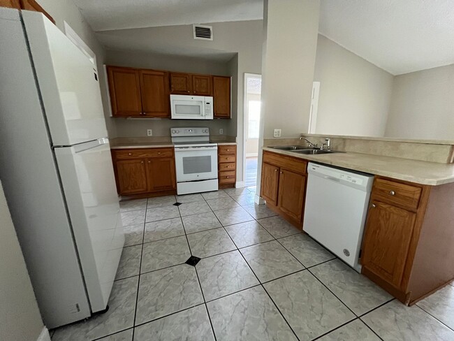 Foto del edificio - Updated 3/2 In Deltona!