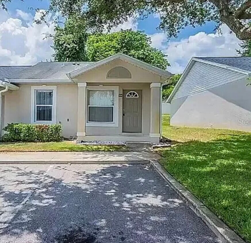 Foto principal - 756 S Grand Hwy