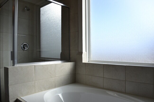 Building Photo - 4 Bedrooms 2.5 Baths House for lease in Ka...
