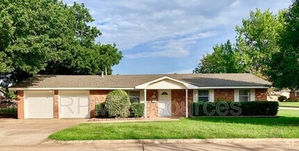 Building Photo - 2308 Elwood Dr
