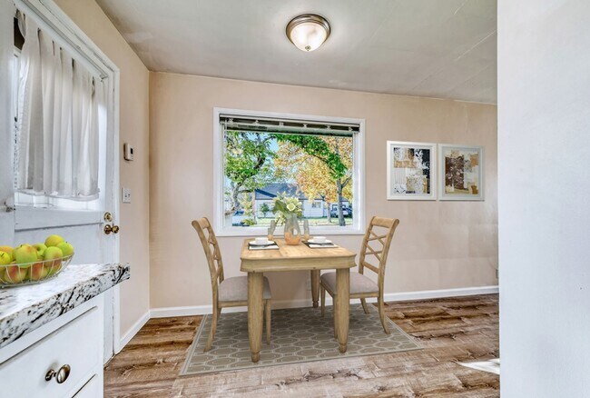 Building Photo - 2 Bedroom/1 Bath with Garage duplex locate...