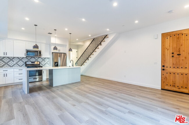 Building Photo - 5325 Ben Ave