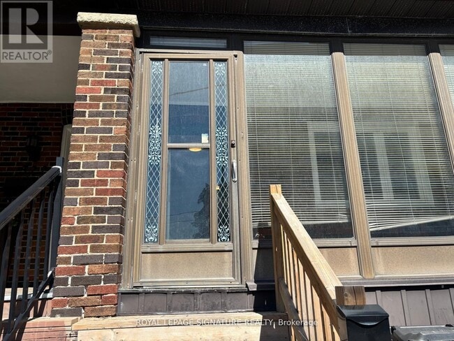 Building Photo - 524 Eglinton Ave E