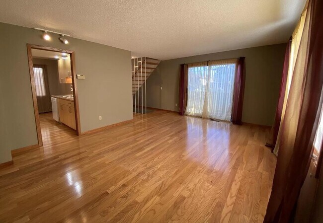 Building Photo - Your Contemporary Haven in Minneapolis for...