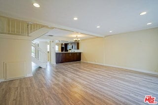 Building Photo - 5760 Owensmouth Ave