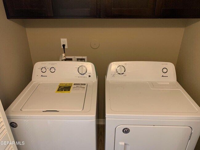 Foto del edificio - 13668 Garforth Ave