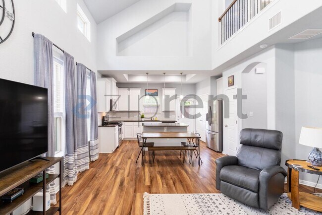 Building Photo - Unit