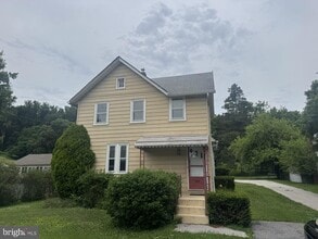 Building Photo - 508 Warren Rd