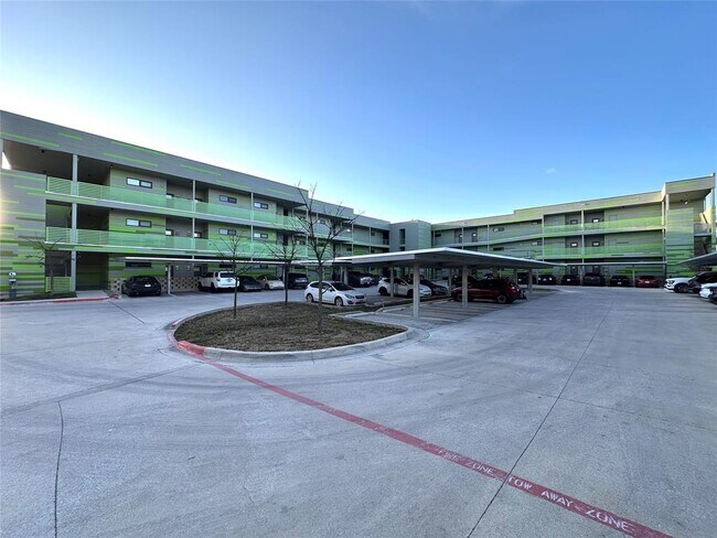 Foto del edificio - 4004 Banister Ln