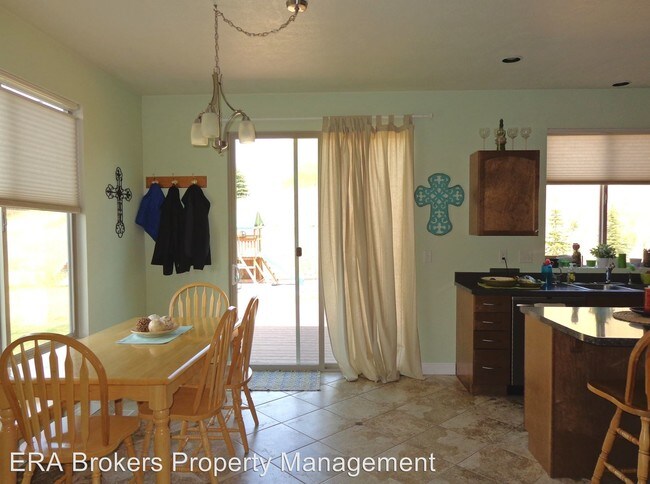 Building Photo - 1851 E Longbranch Dr