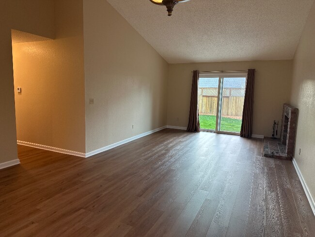 Foto del edificio - 4533 Hillview Ct