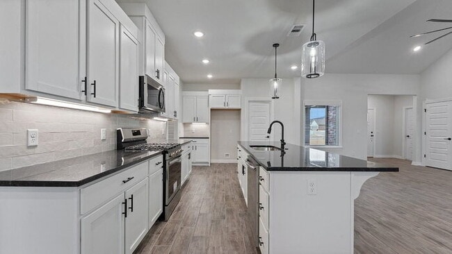 Foto del edificio - 109 N Panther Ave