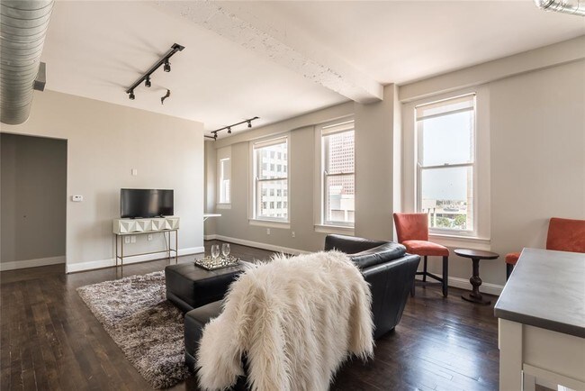 Building Photo - 909 Texas St