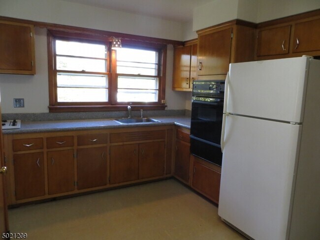 Building Photo - 623 Bloomfield Ave