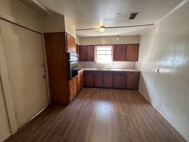 Building Photo - Cute 3 Bedroom Home in Mooretown