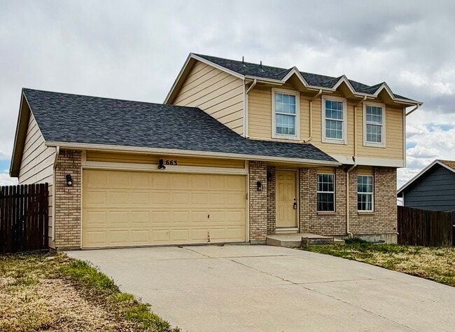 Colorado Springs Home with Basement and Fenced Yard! 4 beds and 3.5 Bath - Colorado Springs Home with Basement and Fenced Yard! 4 beds and 3.5 Bath