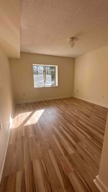 Building Photo - 1102 Dolphin Ave