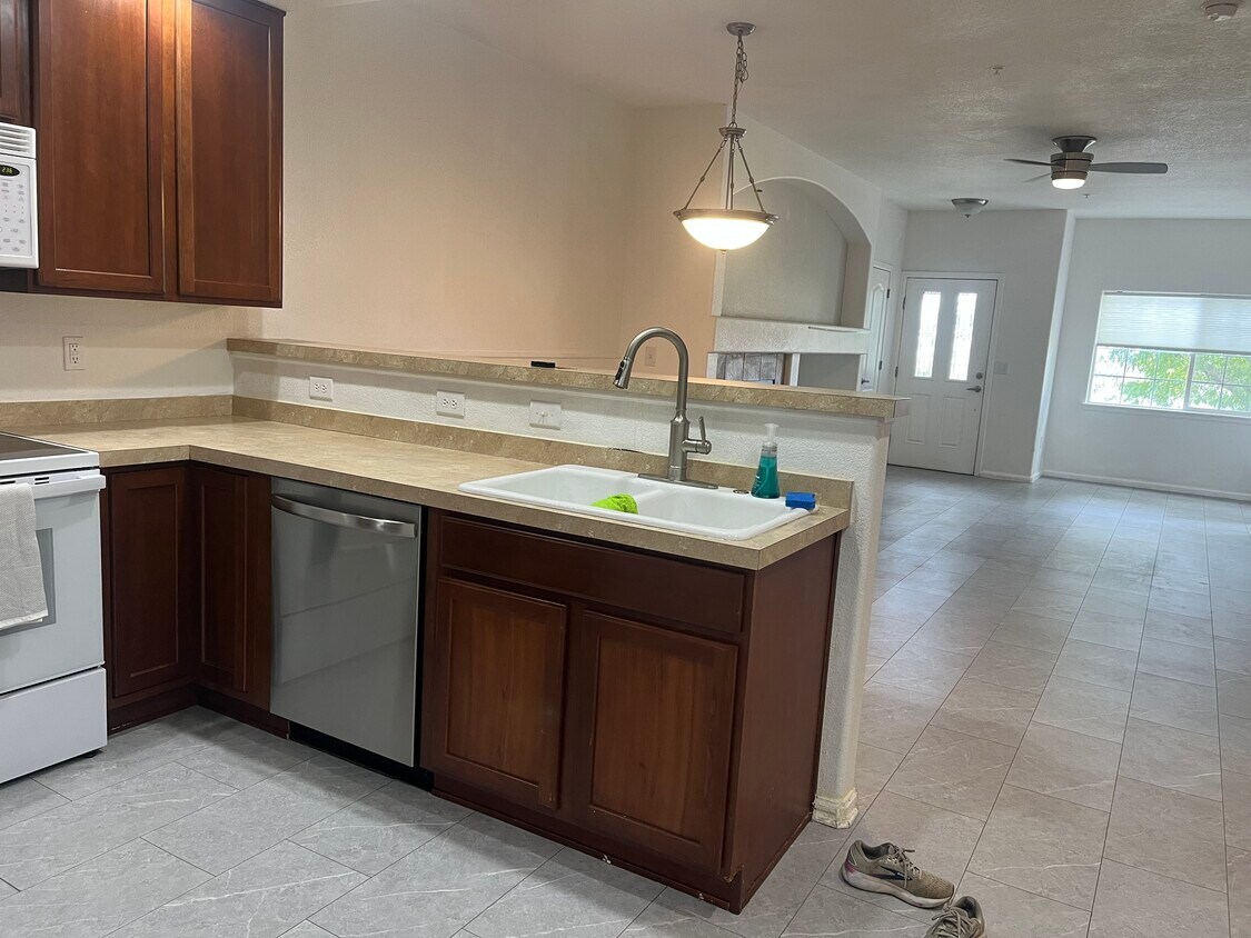Kitchen - 5002 Northern Lights Dr