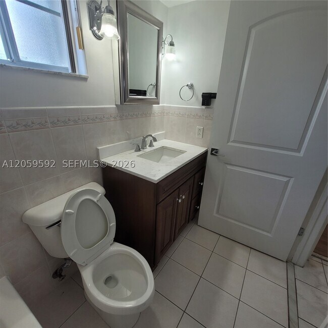 Building Photo - 1114 NW 124th Ct