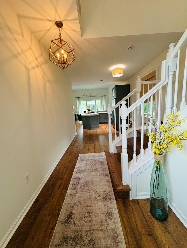 Building Photo - 16405 Capilano Ct