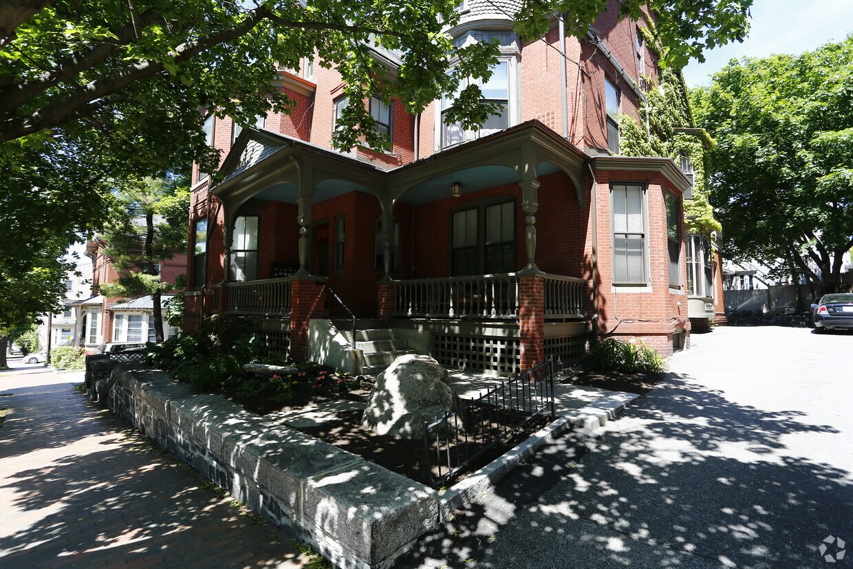 Primary Photo - 235 State St