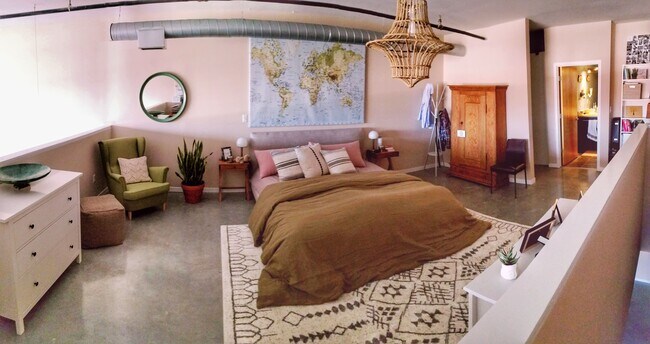 Spacious Main Bedroom with walk in closet area - 444 W Willis St