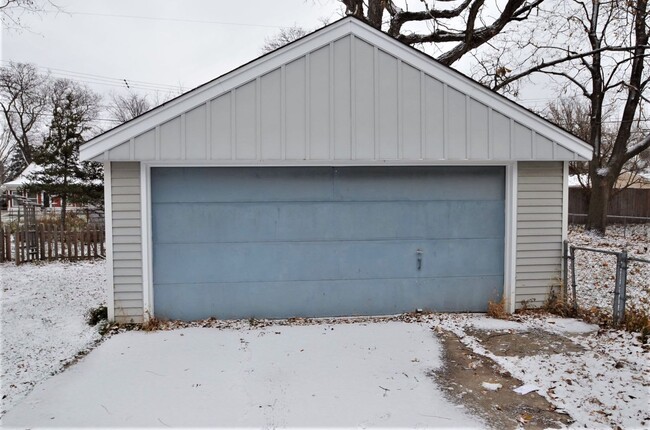 Building Photo - 1160 Kennard St