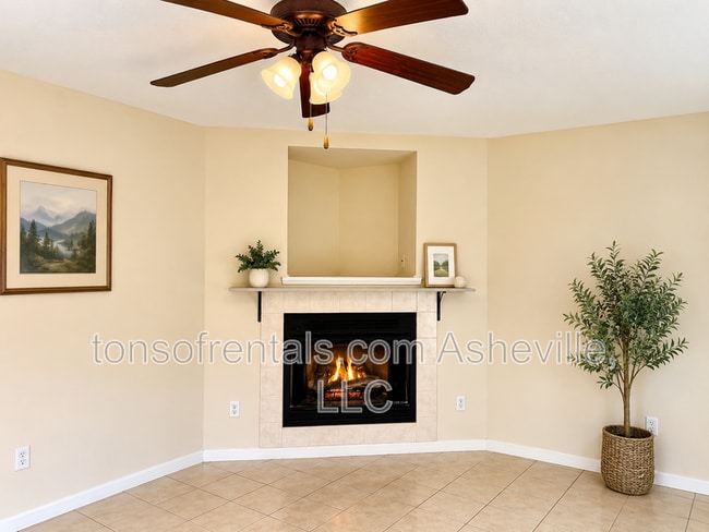 Building Photo - 28 Rotunda Cir