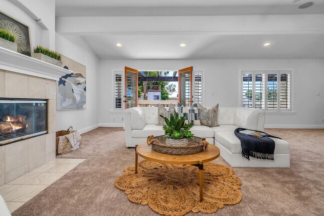 Living Room - 162 Ardmore Ave