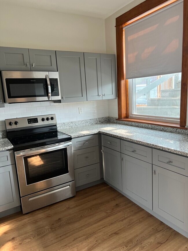 Foto del edificio - 6327 N Lakewood Ave