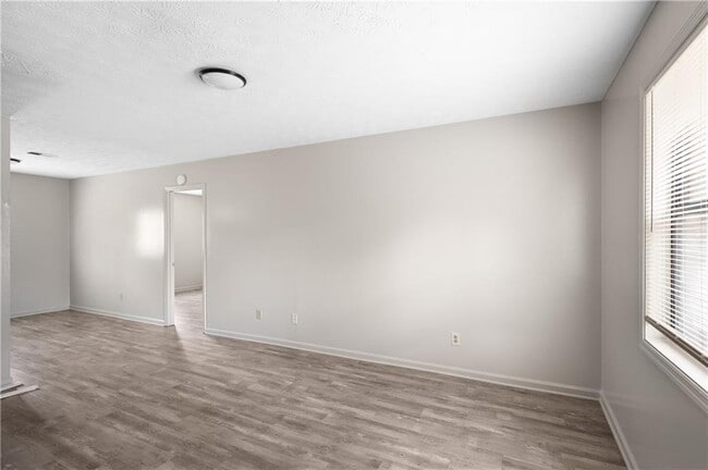 Building Photo - 1007 New Lacy St