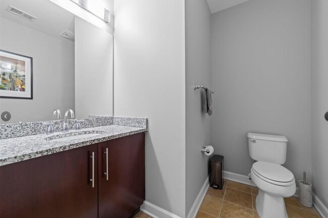 Foto del edificio - 2-Bedroom Apartment in Center City Greensboro