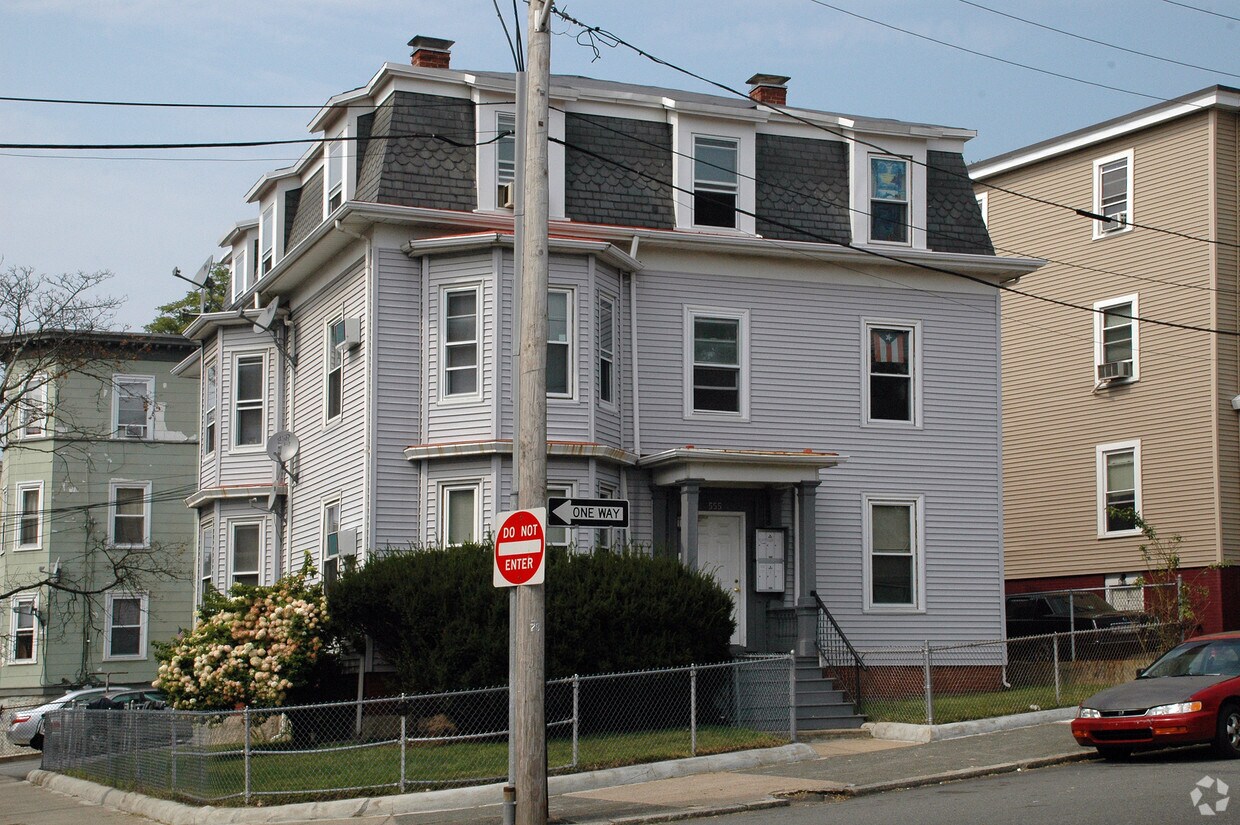 Primary Photo - 555 Essex St