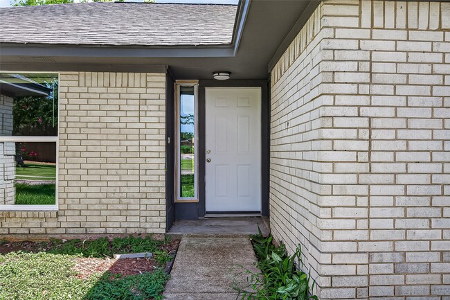 Building Photo - 509 Southern Oaks Dr