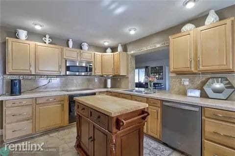Foto del edificio - 2 br, 2 bath House - 9405 NW 83rd St