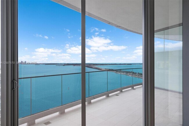 Building Photo - 175 SE 25th Rd