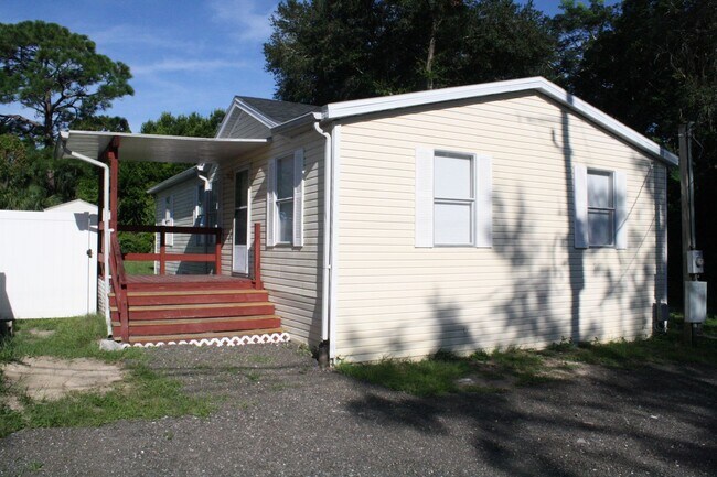 Building Photo - Updated mobile home in the country