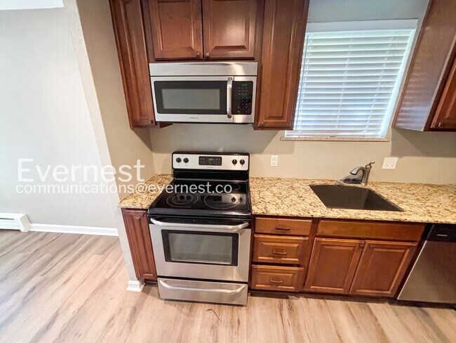 Foto del edificio - 1243 N Washington St