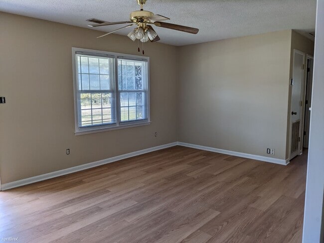 Building Photo - 3 br, 1 bath House - 128 Sandy Way
