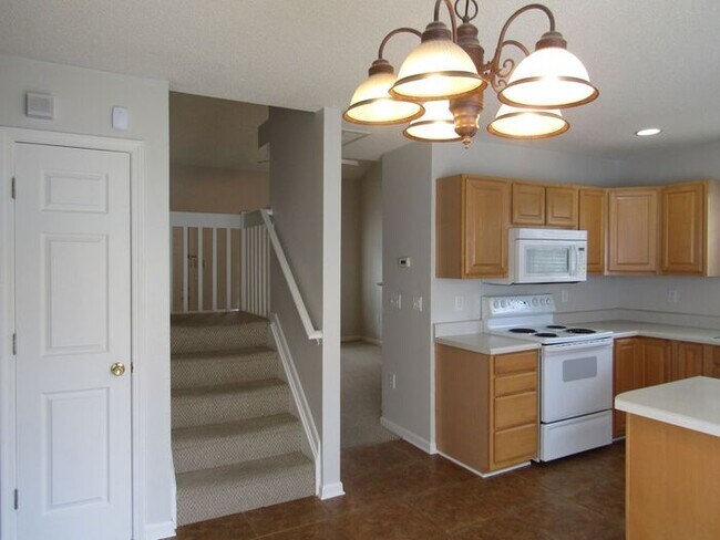 Foto del edificio - Great location! This Maplecrest townhome i...