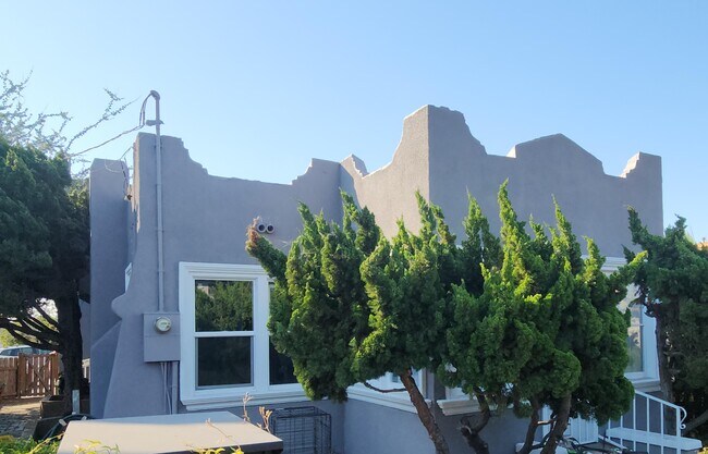 Foto del edificio - 1038 E 8th St